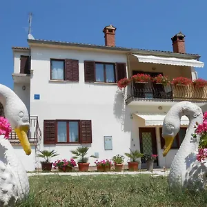  Apartment Mirela